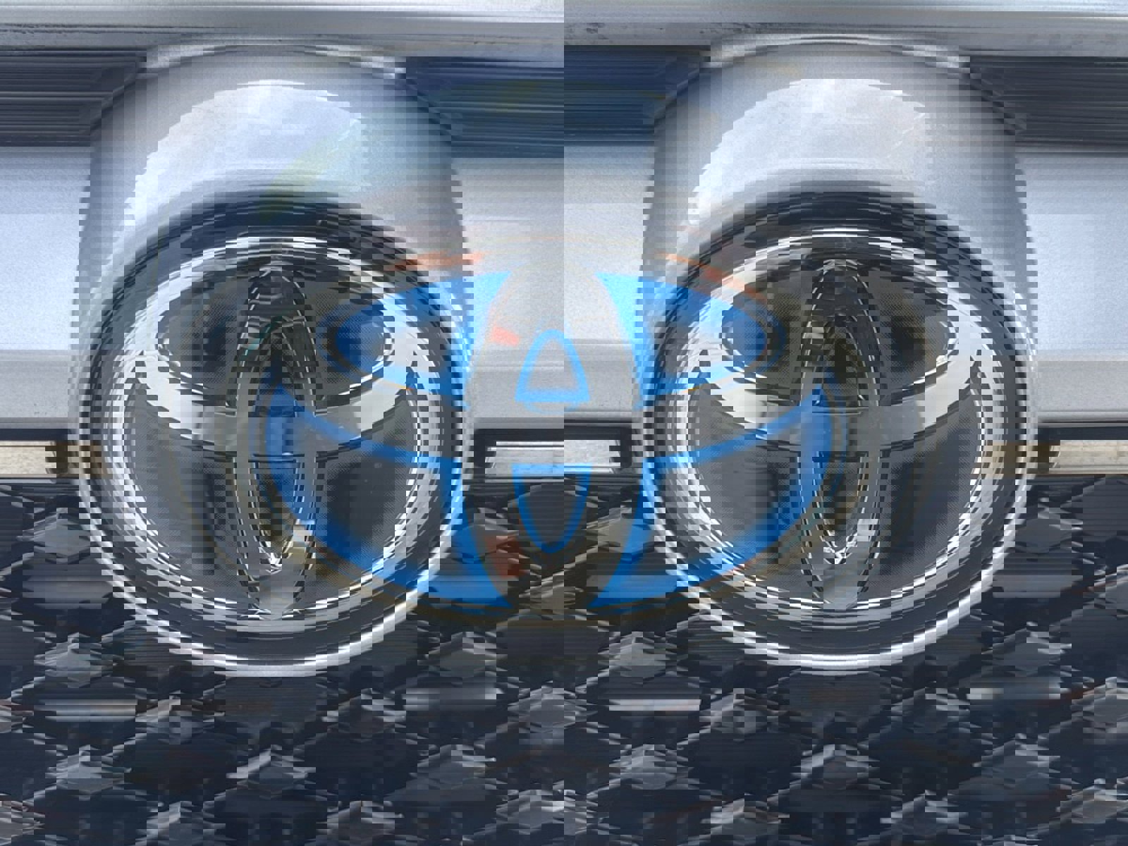 Used 2022 Toyota RAV4 SE w/ Weather & Moonroof Package image 50