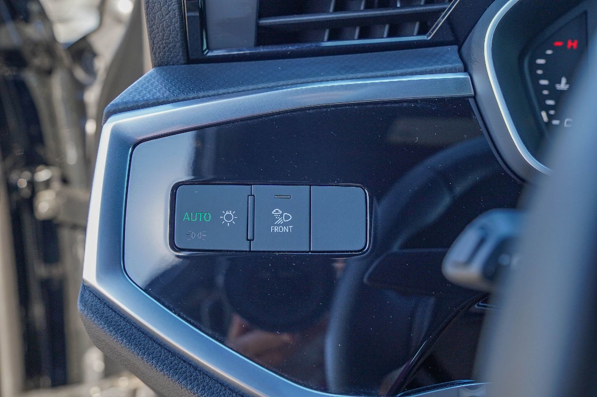 Certified 2025 Audi Q3 2.0T Premium Plus w/ Premium Plus Package image 20