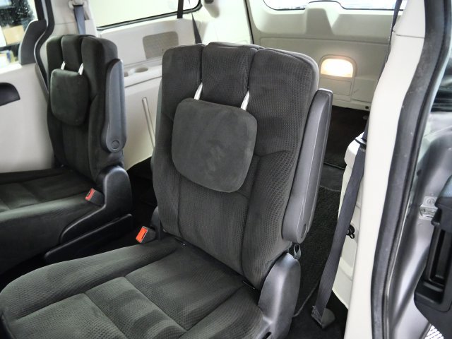Used 2016 Dodge Grand Caravan SXT FWD image 13