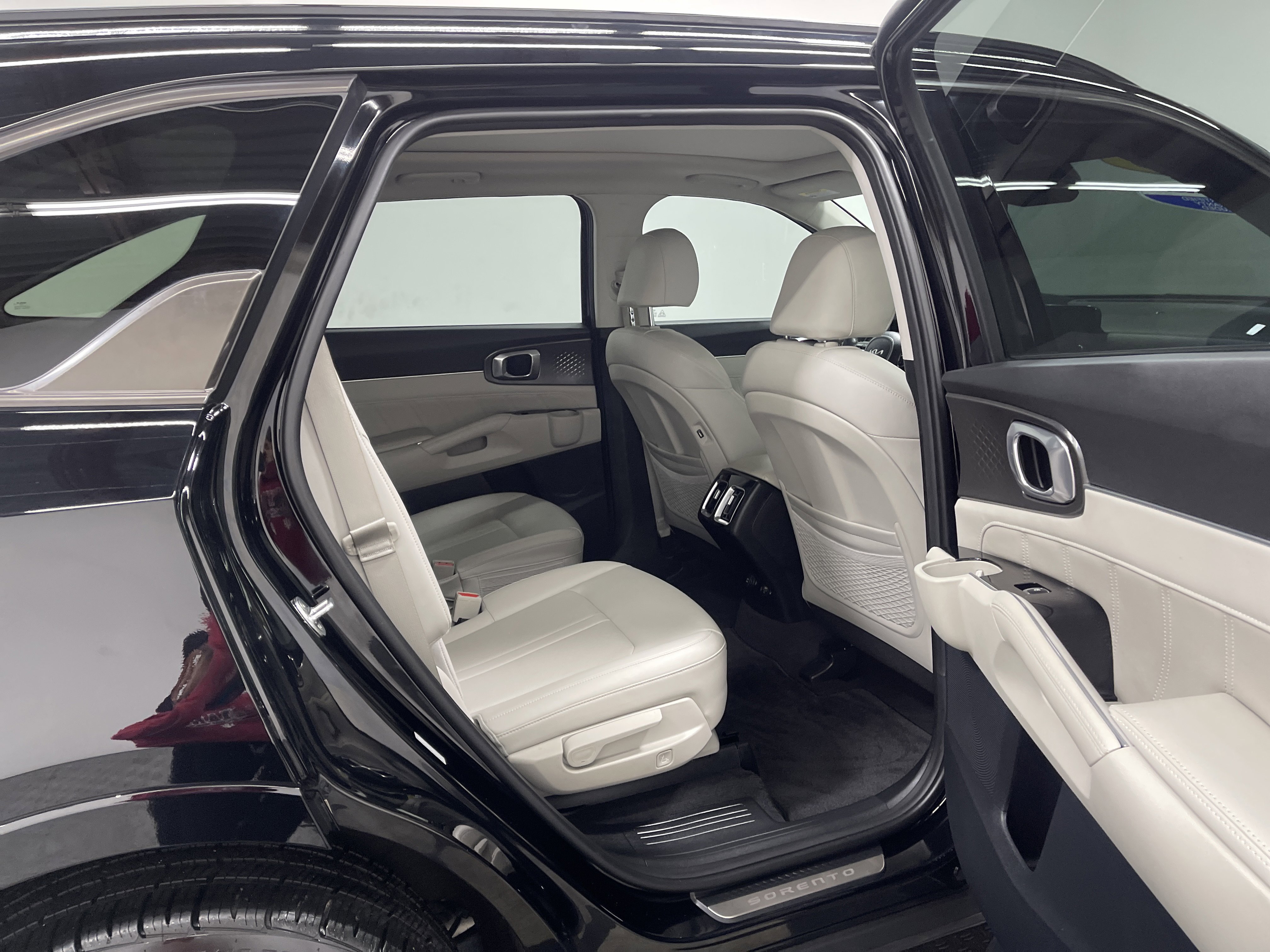 Used 2023 Kia Sorento SX image 21