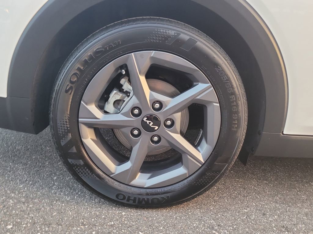 Used 2025 Kia K4 LXS image 5