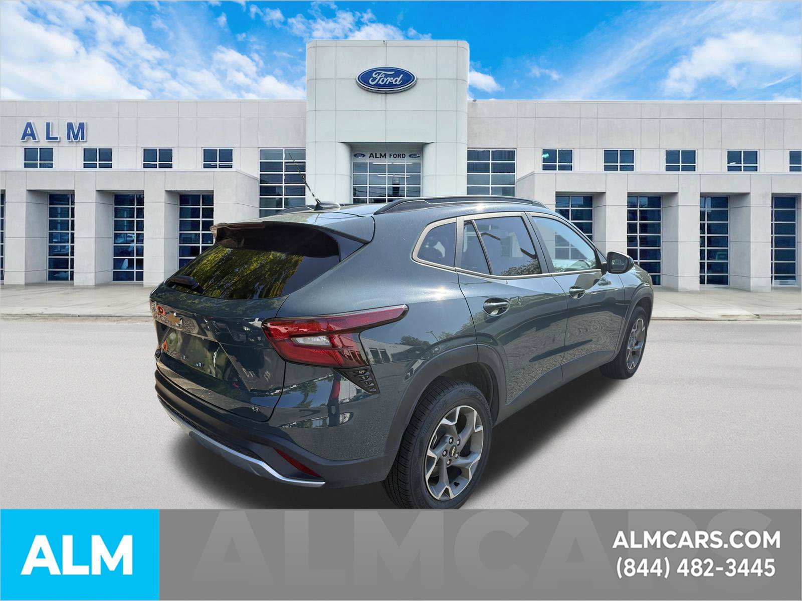 Used 2025 Chevrolet Trax LT FWD image 5