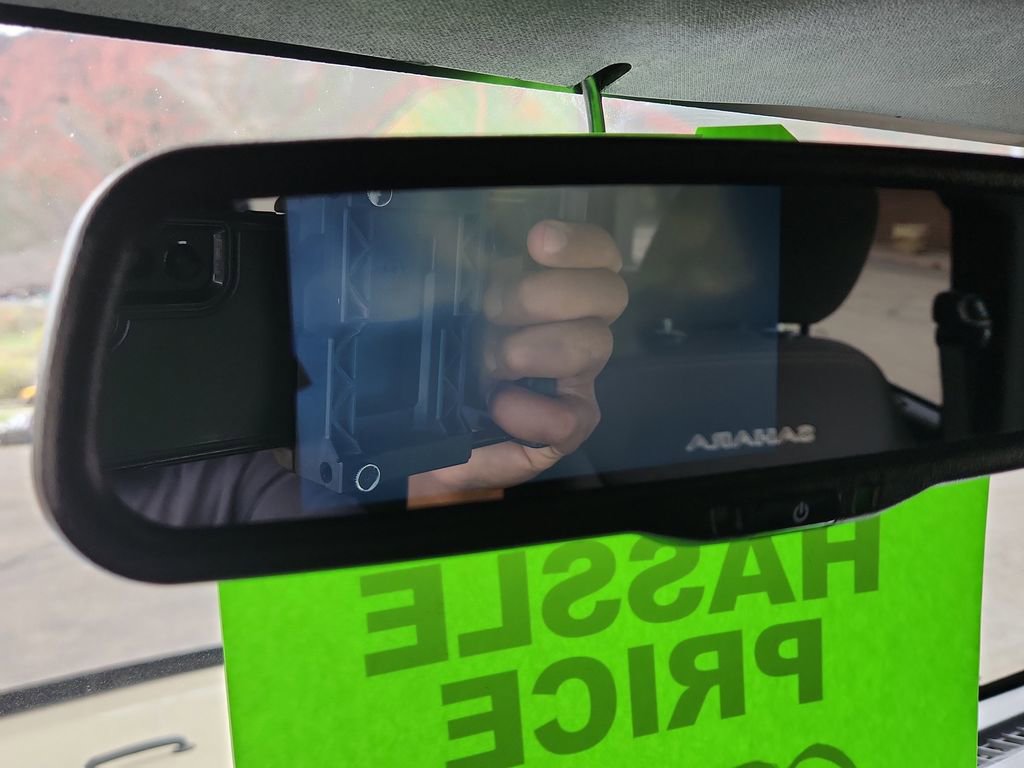 Used 2017 Jeep Wrangler Unlimited Sahara w/ Connectivity Group AWD/4WD image 27