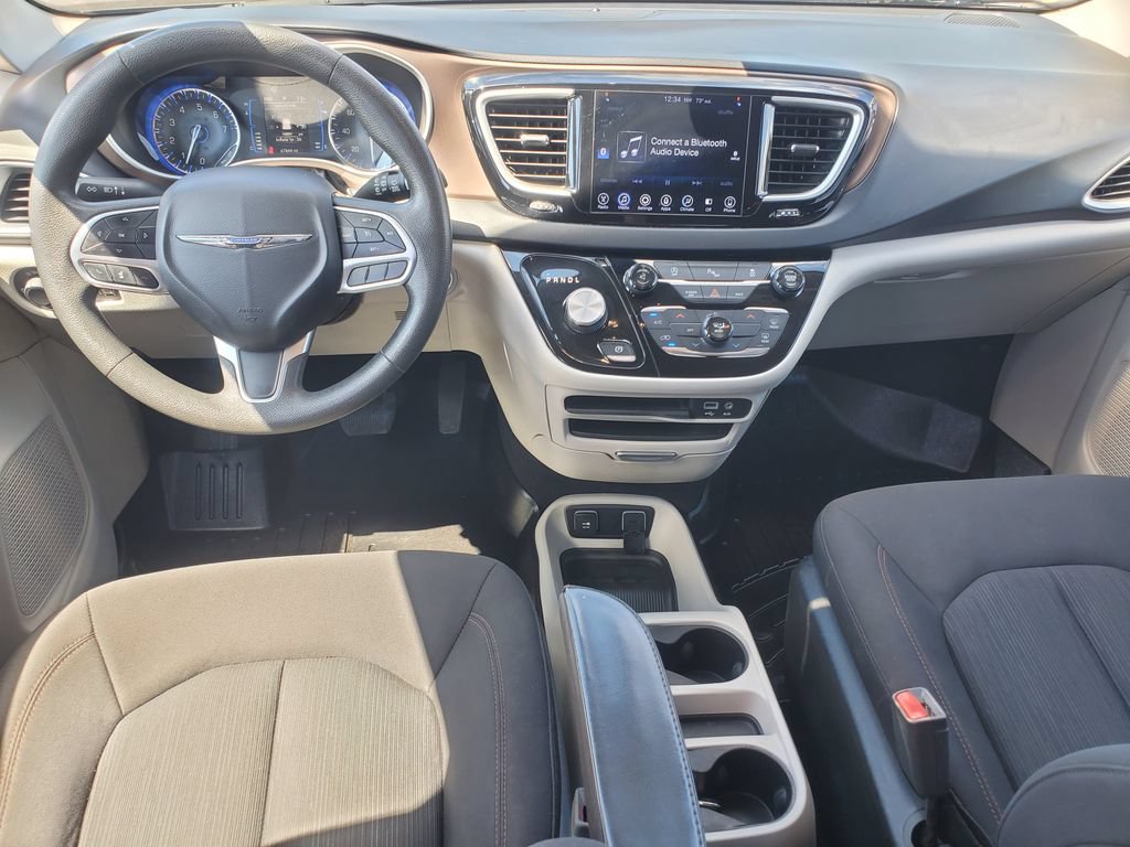 Used 2017 Chrysler Pacifica Touring FWD image 22