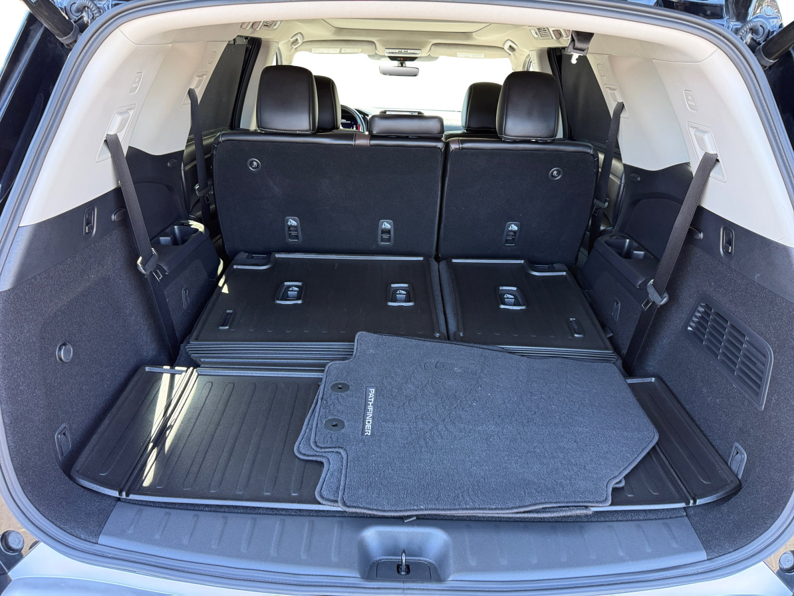 Used 2025 Nissan Pathfinder Platinum w/ Cargo Package AWD/4WD image 17