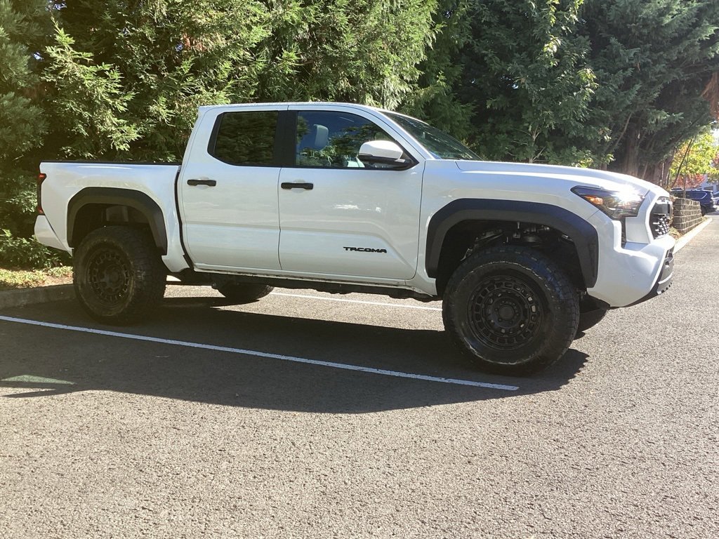Used 2024 Toyota Tacoma TRD Off-Road image 8
