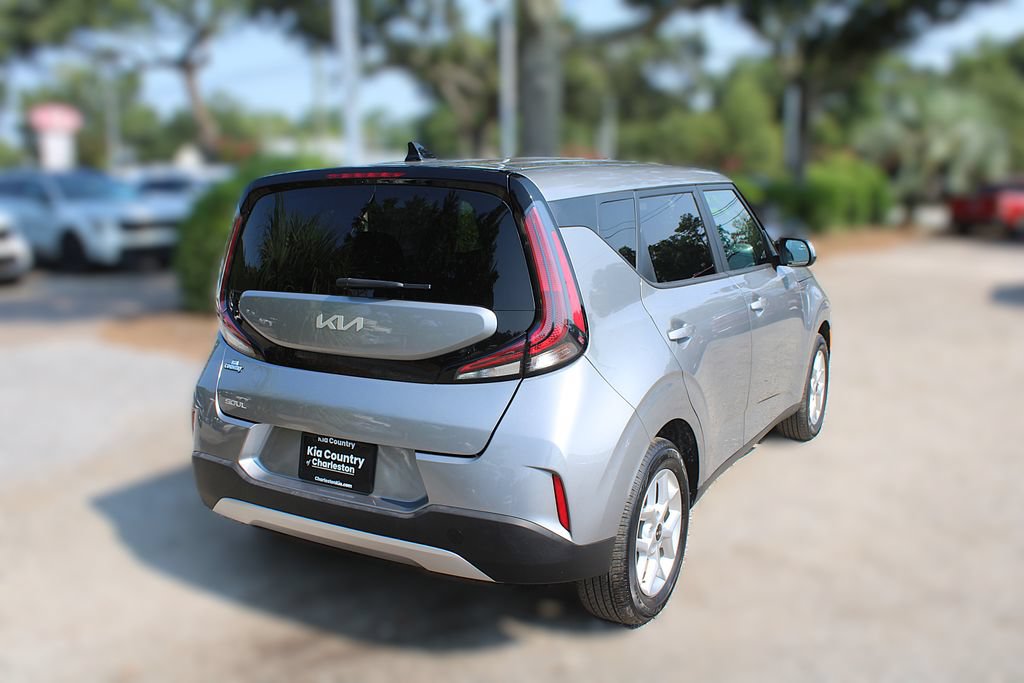Certified 2025 Kia Soul LX w/ LX Technology Package FWD image 7