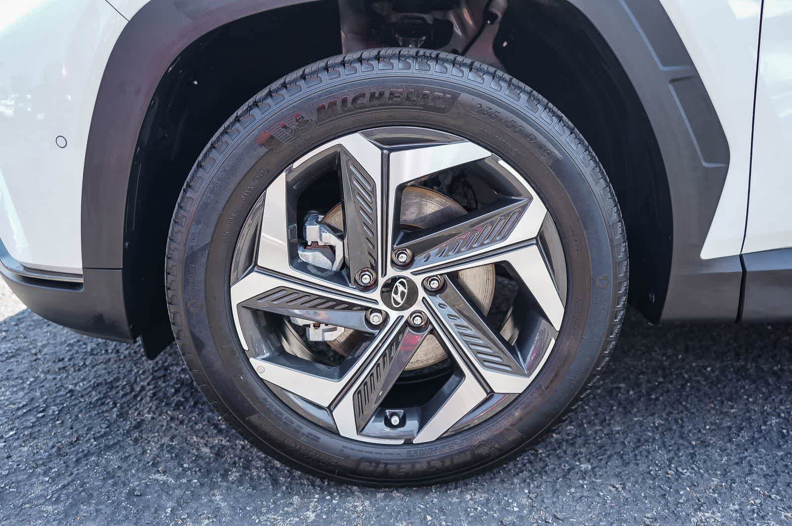 Certified 2024 Hyundai Tucson Limited AWD/4WD image 11