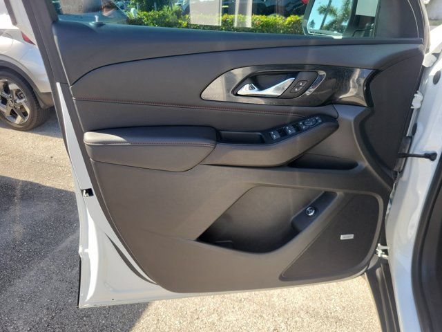 Used 2023 Chevrolet Traverse RS FWD image 14