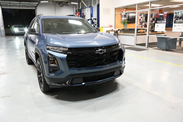 New 2027 Chevrolet Equinox RS w/ Safety and Technology Package AWD/4WD image 3