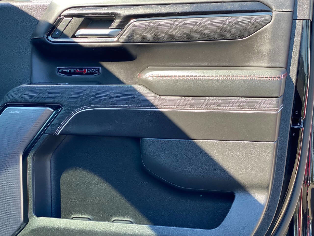 Used 2023 GMC Sierra 1500 AT4X image 9