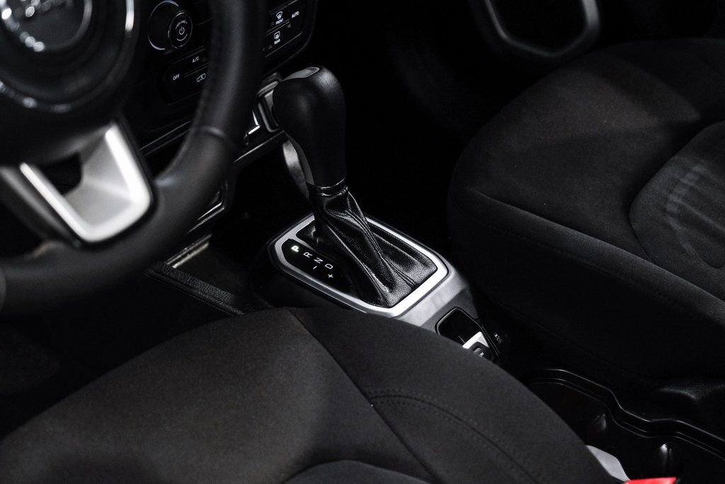 Used 2018 Jeep Renegade Latitude FWD image 28