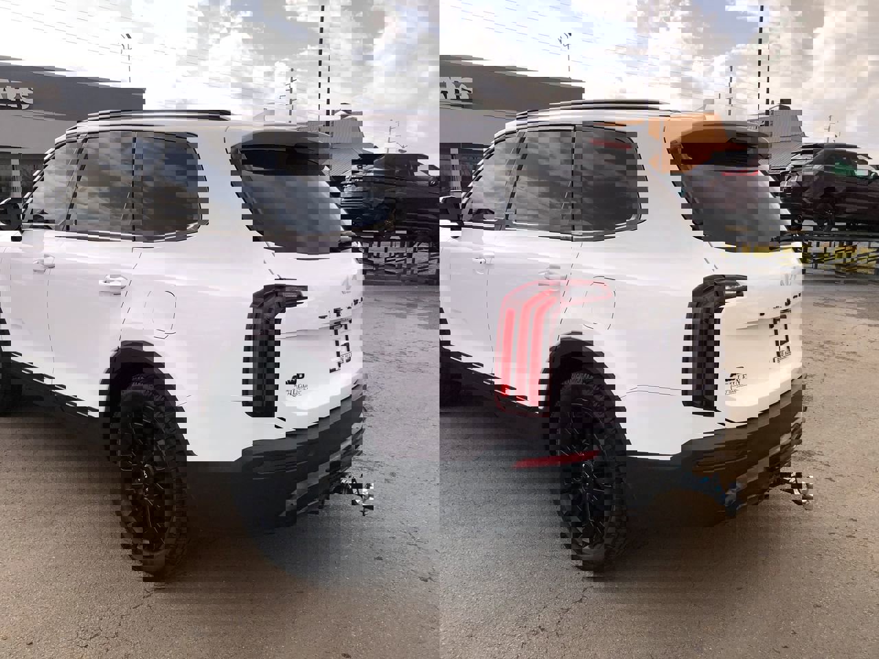 Used 2022 Kia Telluride SX w/ SX Prestige Package image 4