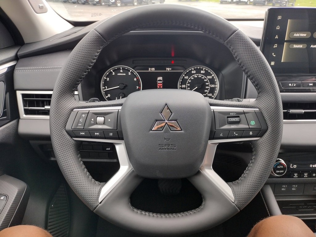 New 2025 Mitsubishi Outlander SE image 6