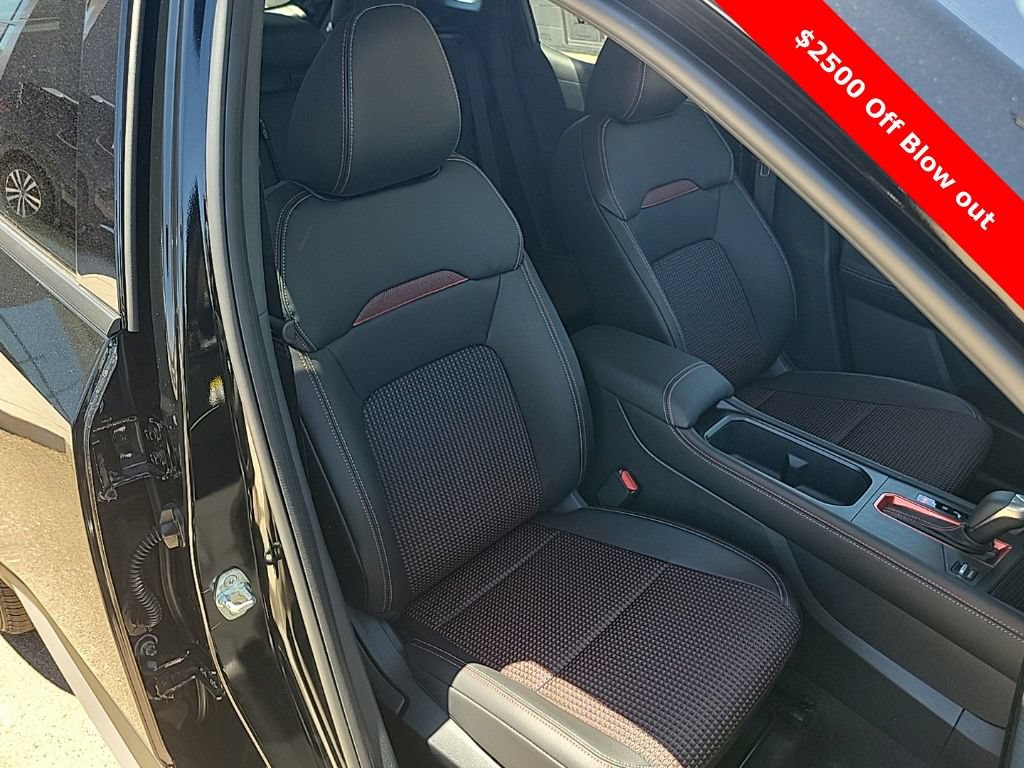 New 2025 Nissan Kicks SR FWD image 38