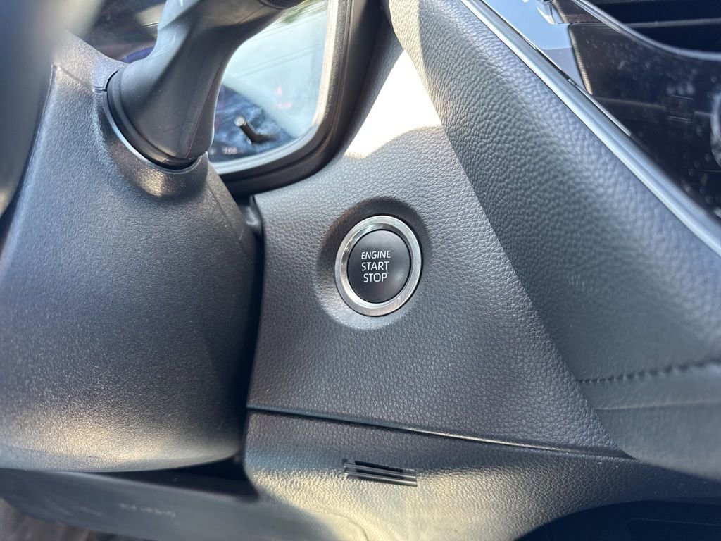 Used 2025 Toyota Corolla SE w/ SE Premium Package image 21
