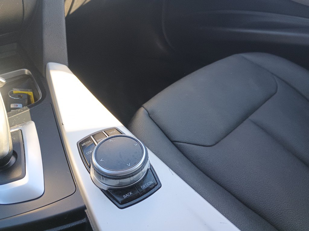 Used 2018 BMW 320i xDrive Sedan image 16