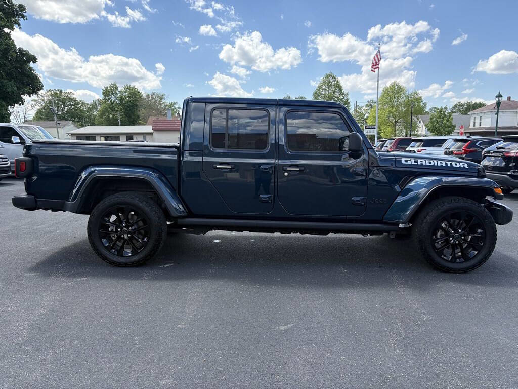 Used 2025 Jeep Gladiator Sport AWD/4WD image 3