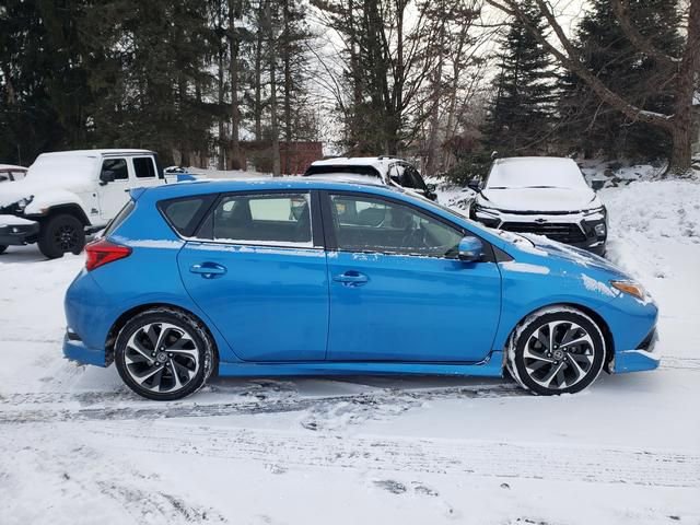 Used 2017 Toyota Corolla iM image 2