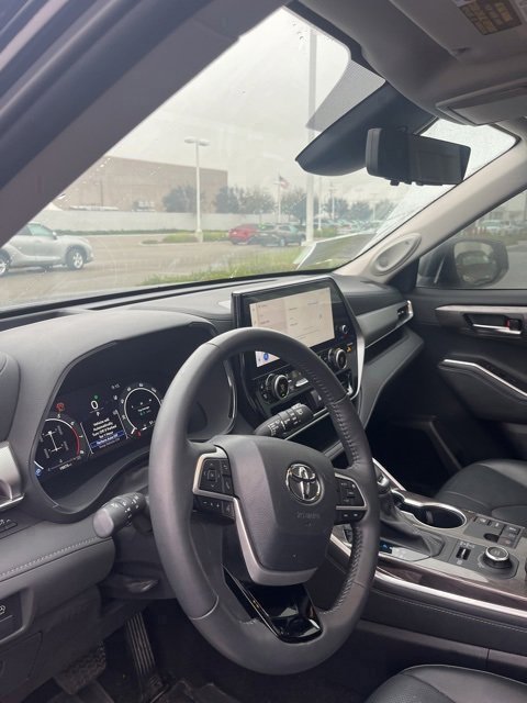 Used 2024 Toyota Highlander Platinum image 14