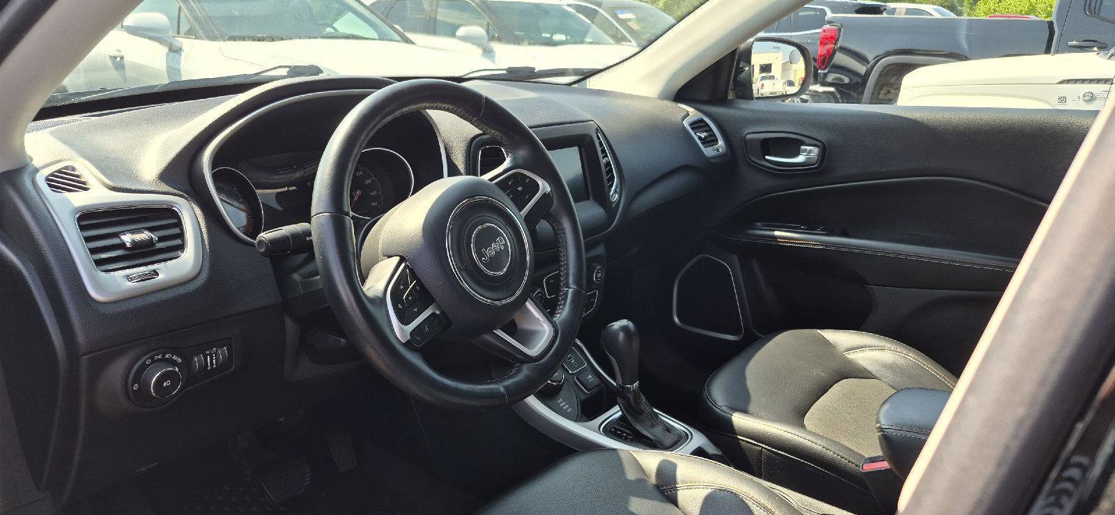 Used 2018 Jeep Compass Latitude w/ Popular Equipment Group AWD/4WD image 8