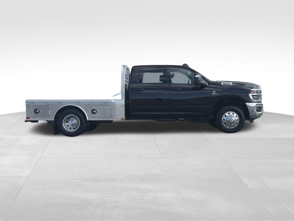 Used 2026 RAM 3500 Tradesman w/ Chrome Appearance Group AWD/4WD image 16