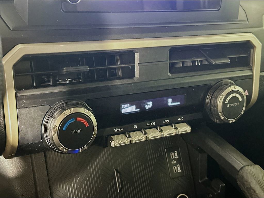 Used 2025 Toyota Tacoma SR AWD/4WD image 18