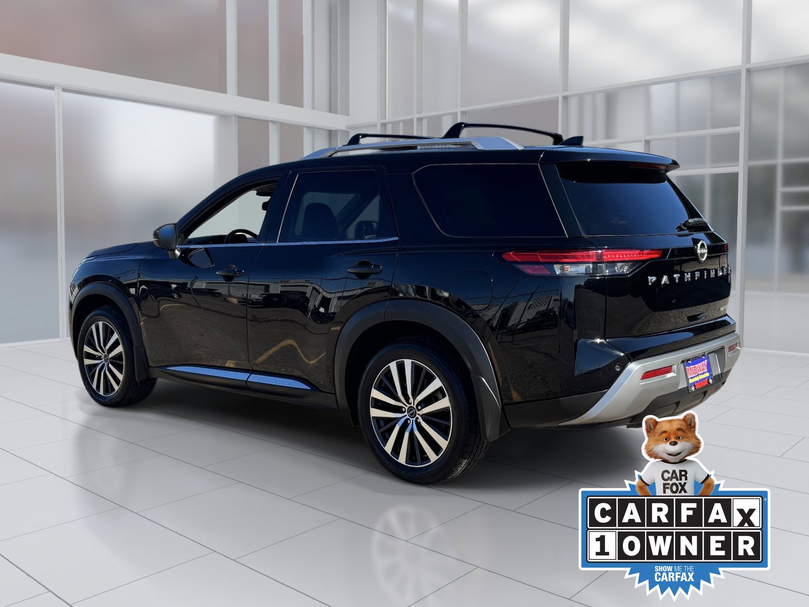 Used 2022 Nissan Pathfinder Platinum w/ Cargo Package FWD image 4