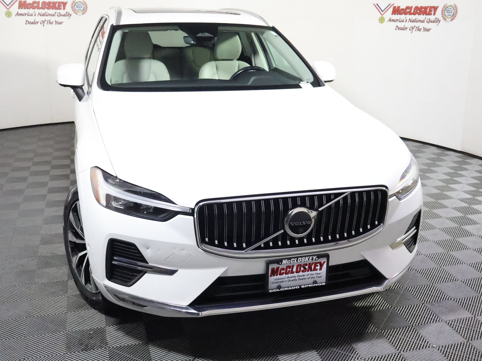 Used 2023 Volvo XC60 B5 Plus AWD/4WD image 18
