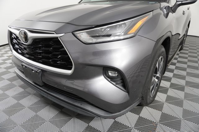 Used 2021 Toyota Highlander XLE image 11