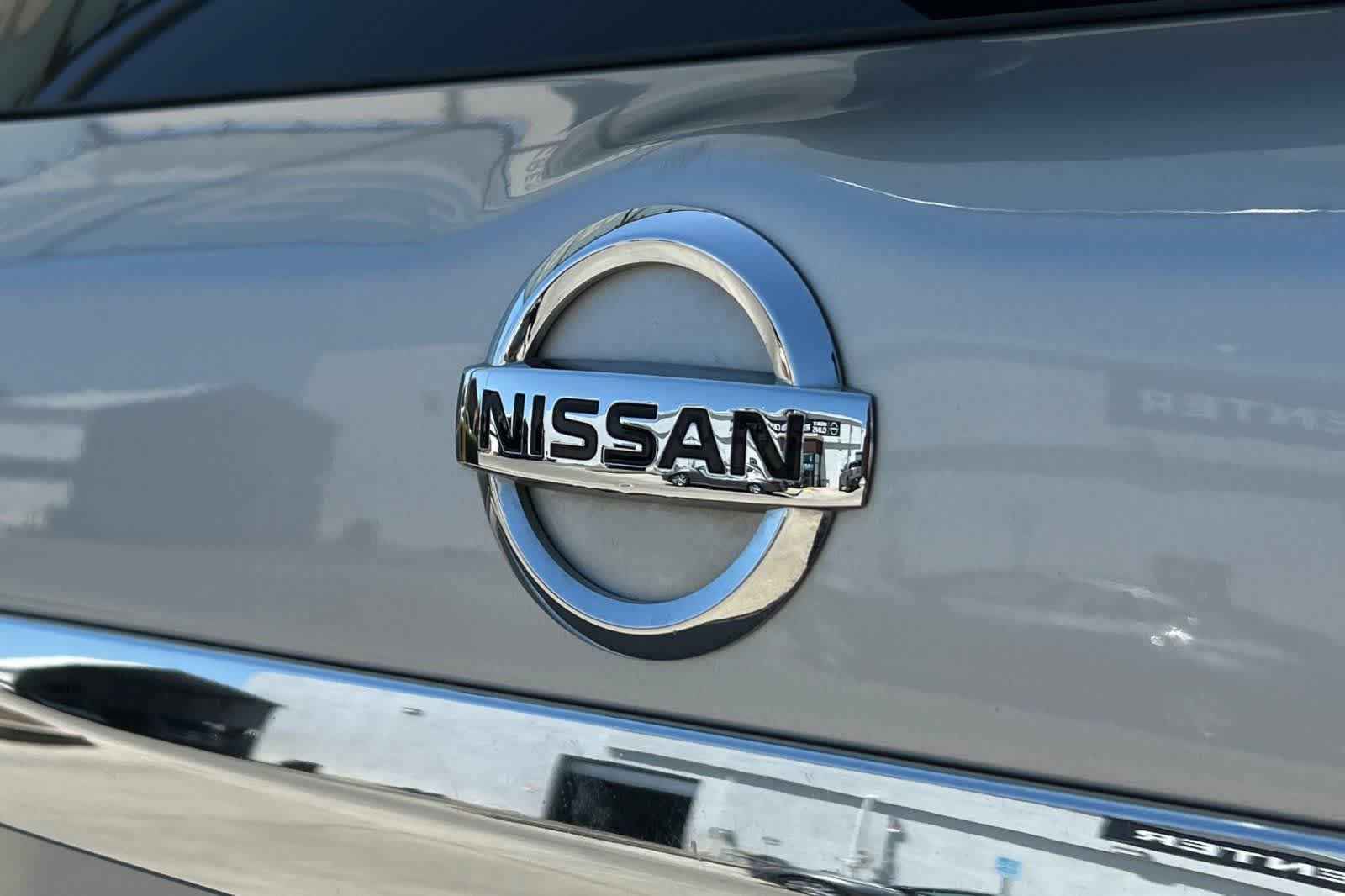 Used 2020 Nissan Pathfinder SL FWD image 17