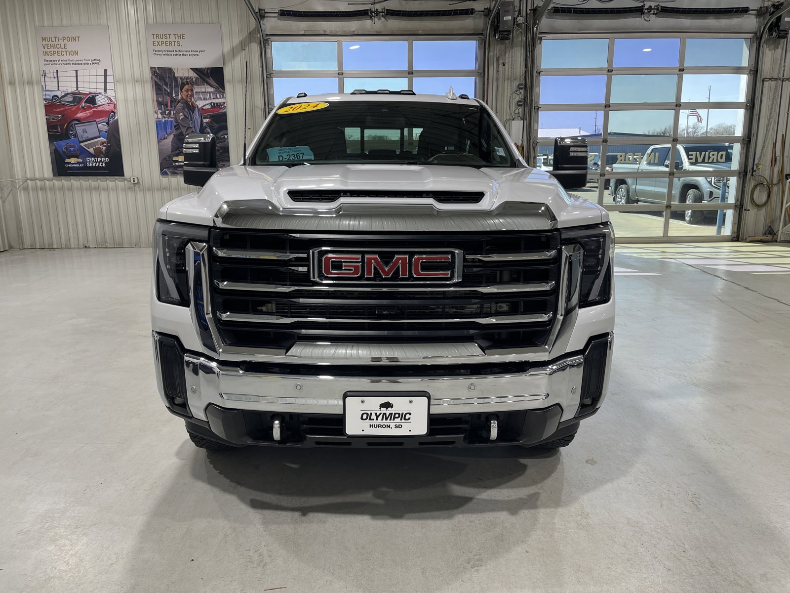Used 2024 GMC Sierra 3500 SLT w/ SLT Premium Package AWD/4WD image 3