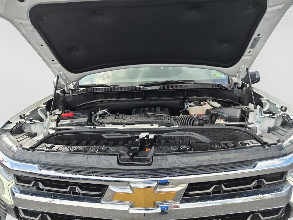 Used 2025 Chevrolet Silverado 1500 LT AWD/4WD image 32