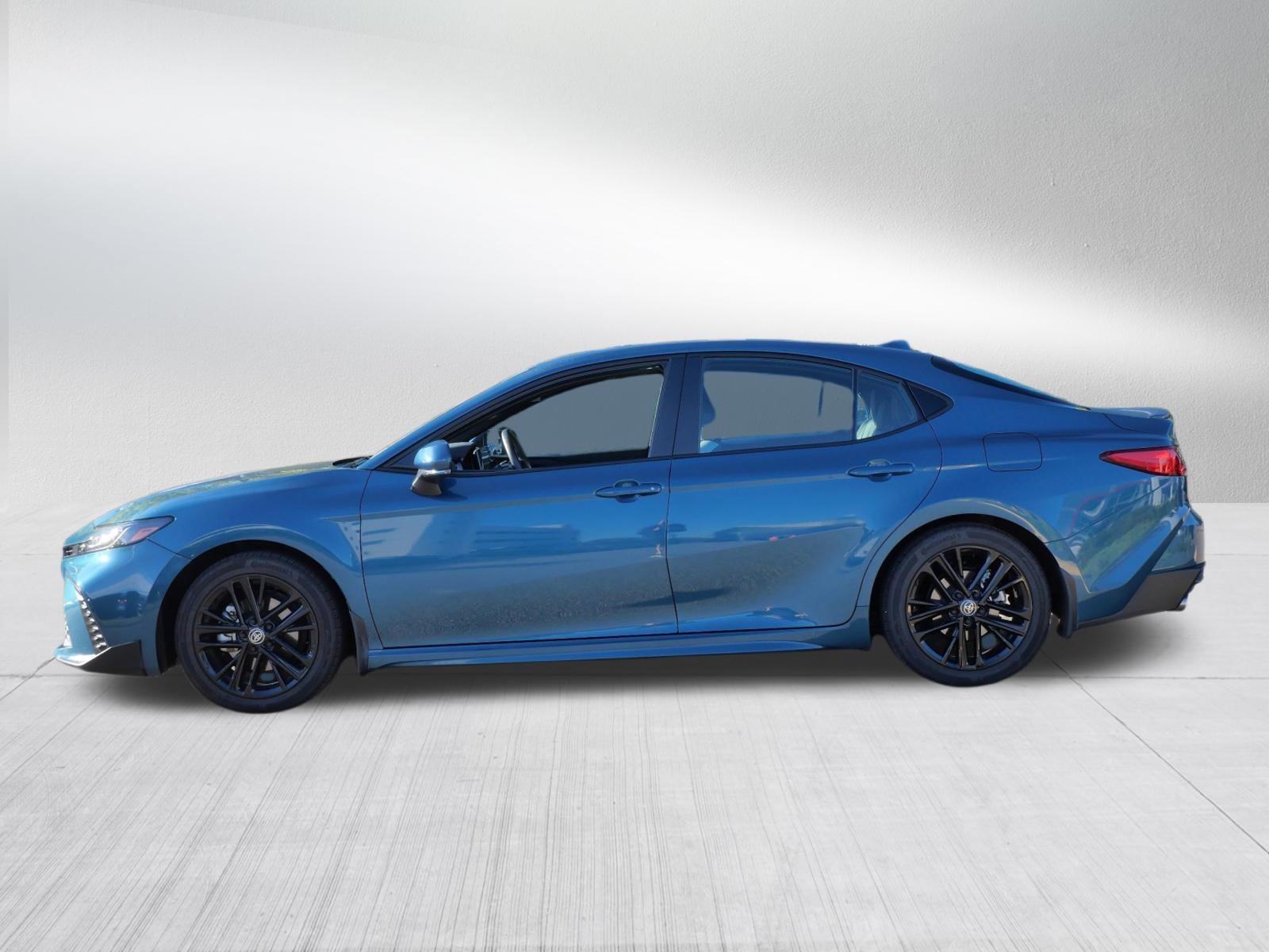 Used 2026 Toyota Camry SE FWD image 5
