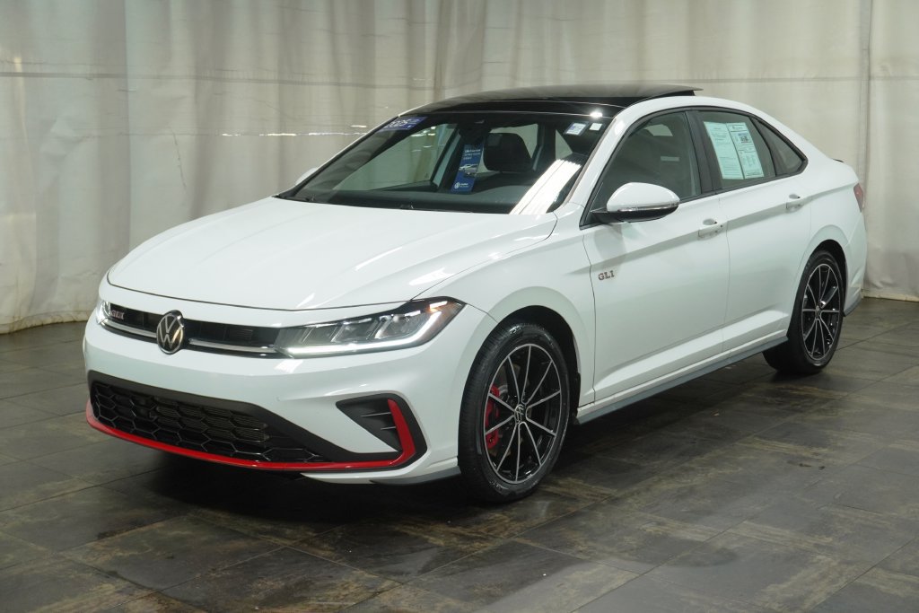 Used 2025 Volkswagen Jetta GLI Autobahn FWD image 2