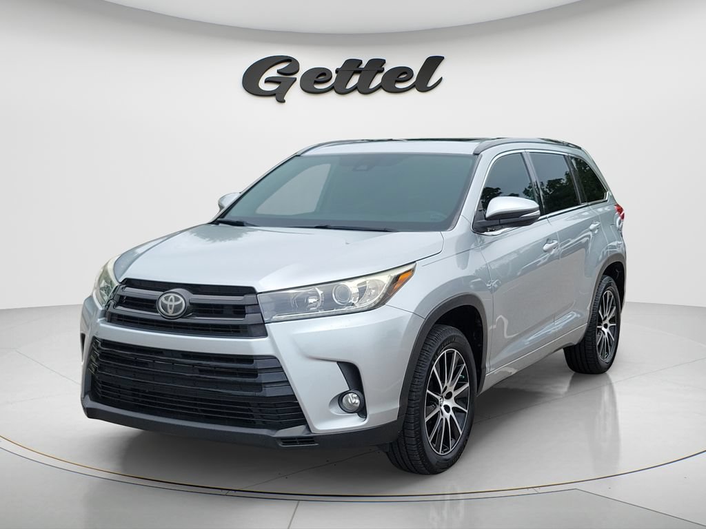 Certified 2018 Toyota Highlander SE FWD image 1