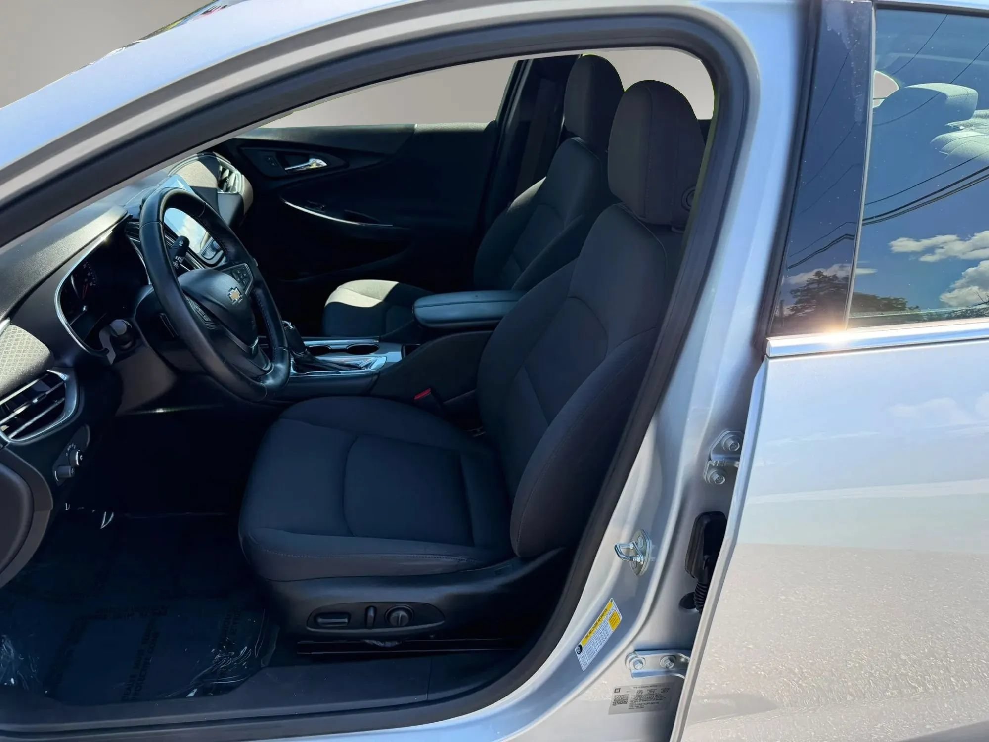 Used 2018 Chevrolet Malibu LT FWD image 14
