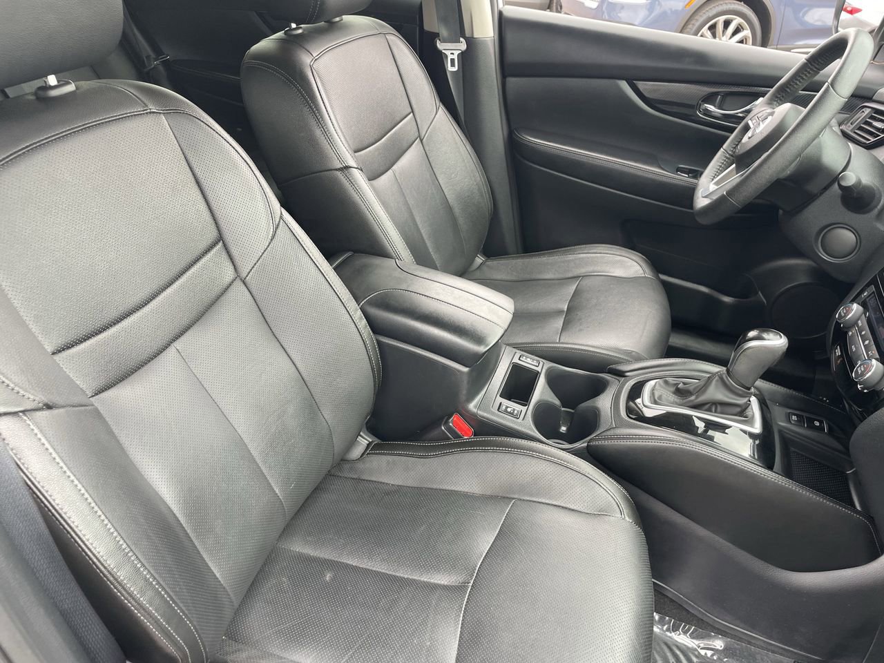 Used 2019 Nissan Rogue SL w/ Premium Package image 11