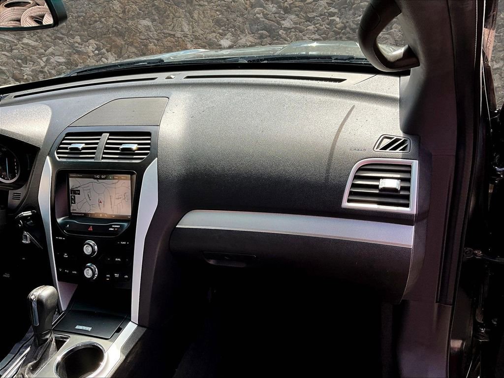 Used 2014 Ford Explorer XLT w/ Equipment Group 202A image 15