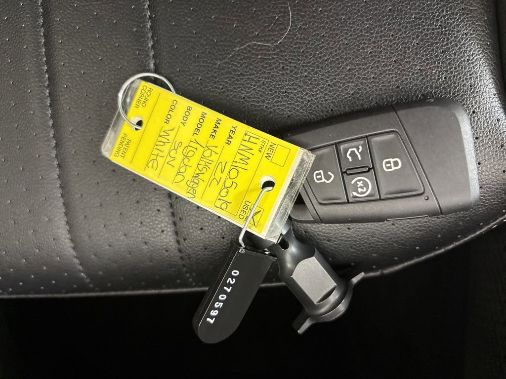 Used 2022 Volkswagen Tiguan SE R-Line image 28