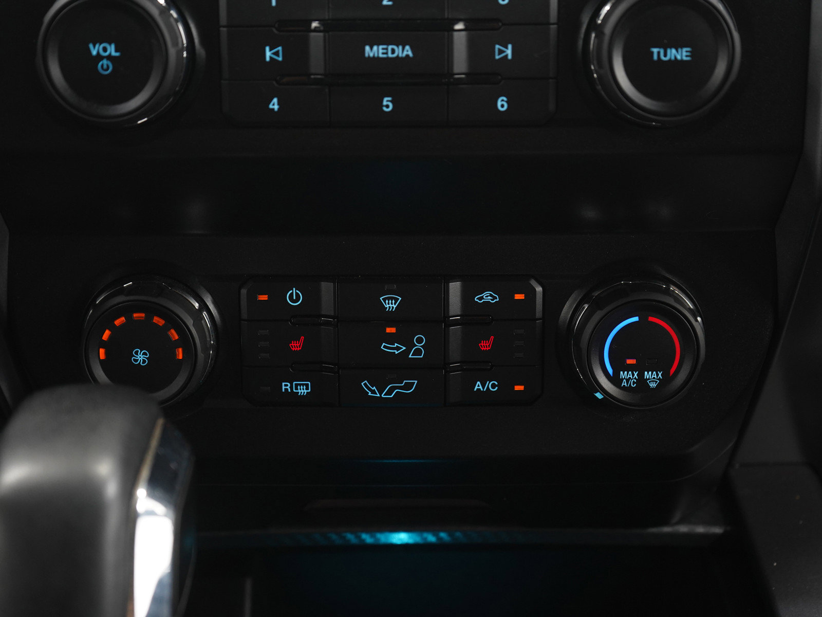 Used 2019 Ford F150 XLT w/ Equipment Group 302A Luxury AWD/4WD image 15