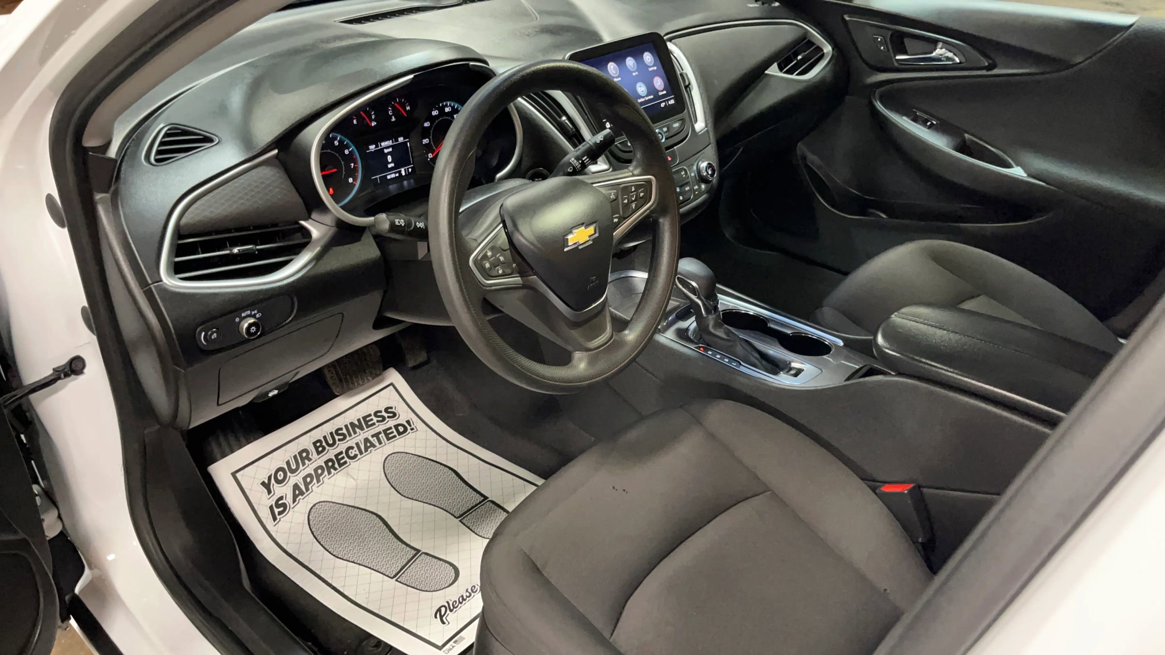 Used 2022 Chevrolet Malibu LT image 2