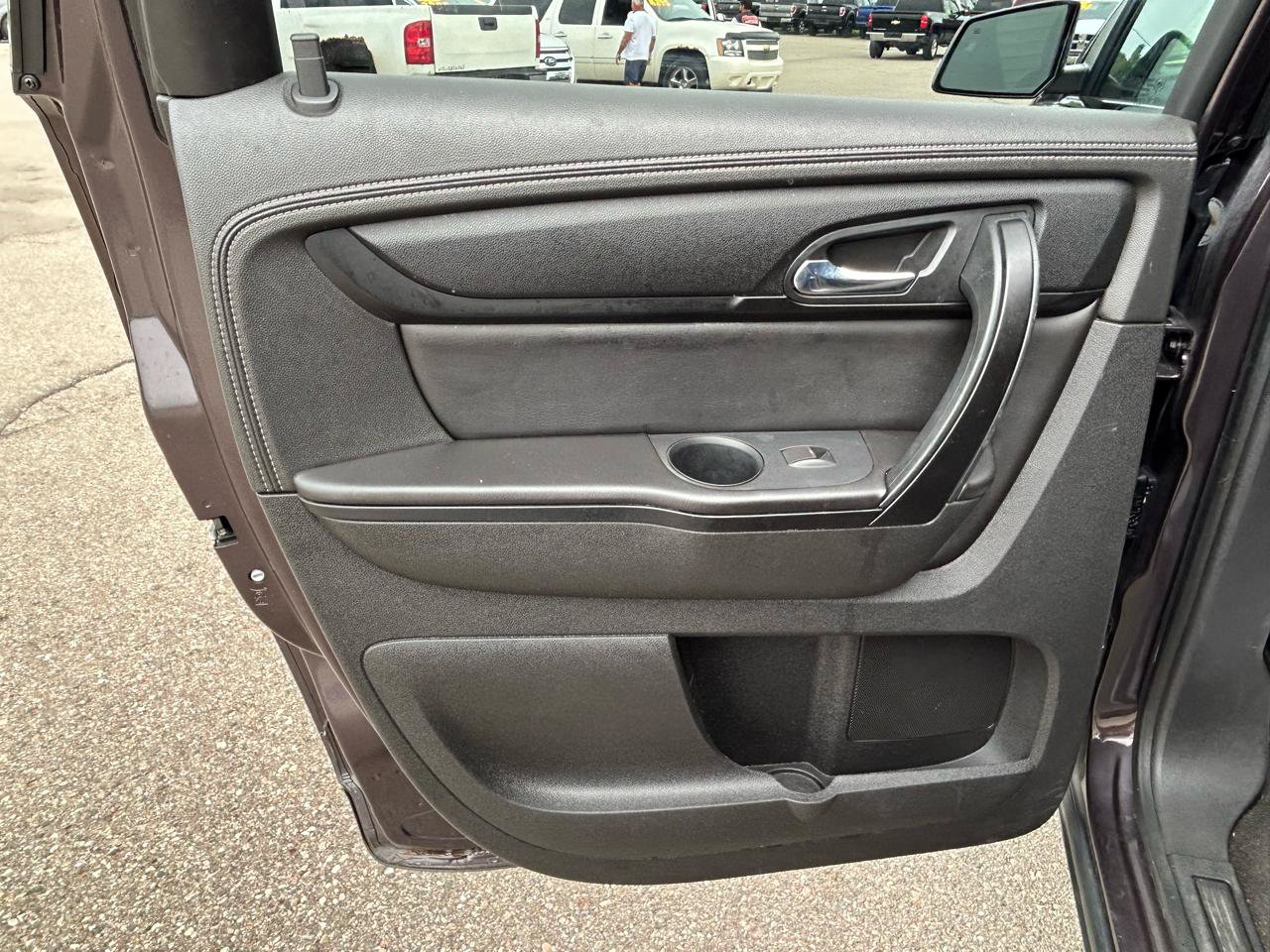 Used 2015 Chevrolet Traverse LT w/ Style and Technology Package FWD image 14