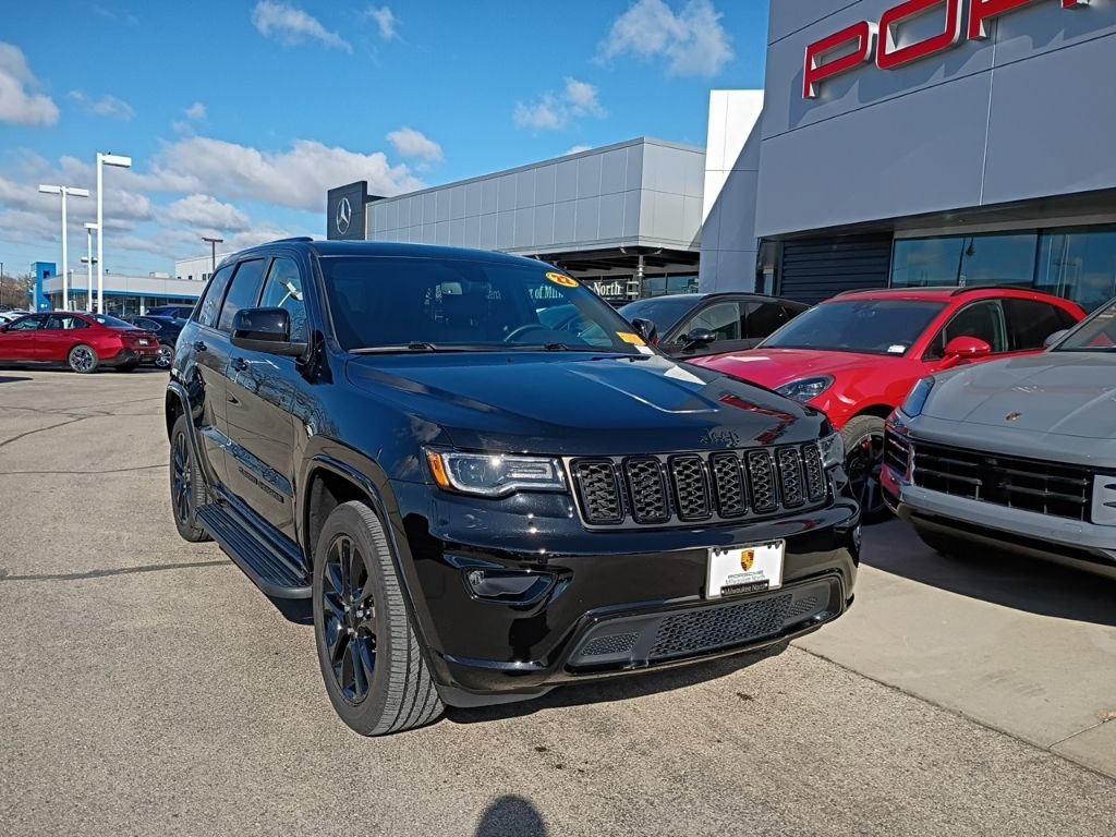 Used 2022 Jeep Grand Cherokee Laredo X image 2