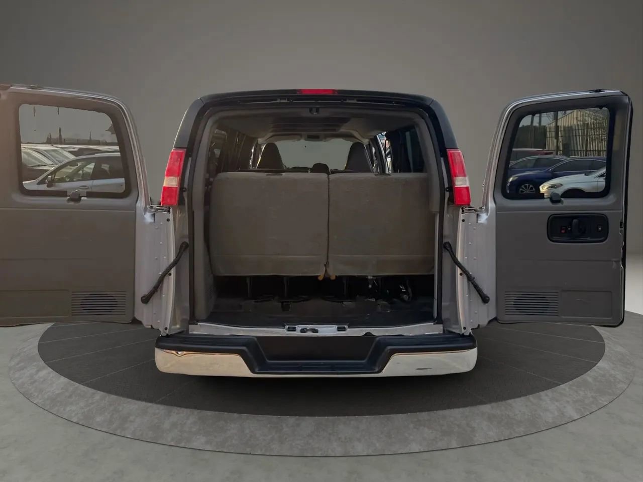 Used 2017 Chevrolet Express 3500 LT w/ LT Preferred Equipment Group image 26