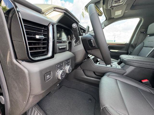 New 2025 GMC Sierra 2500 Denali w/ Denali Reserve Package image 17