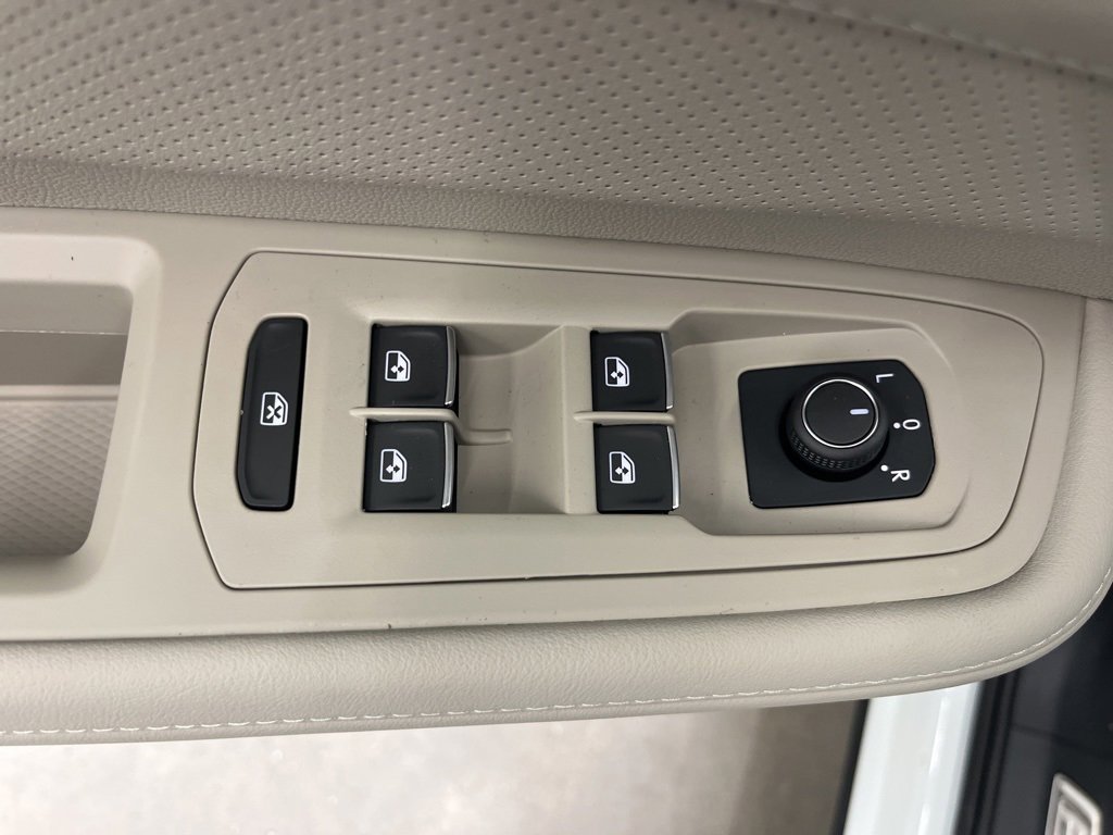 Certified 2025 Volkswagen Atlas SE image 12