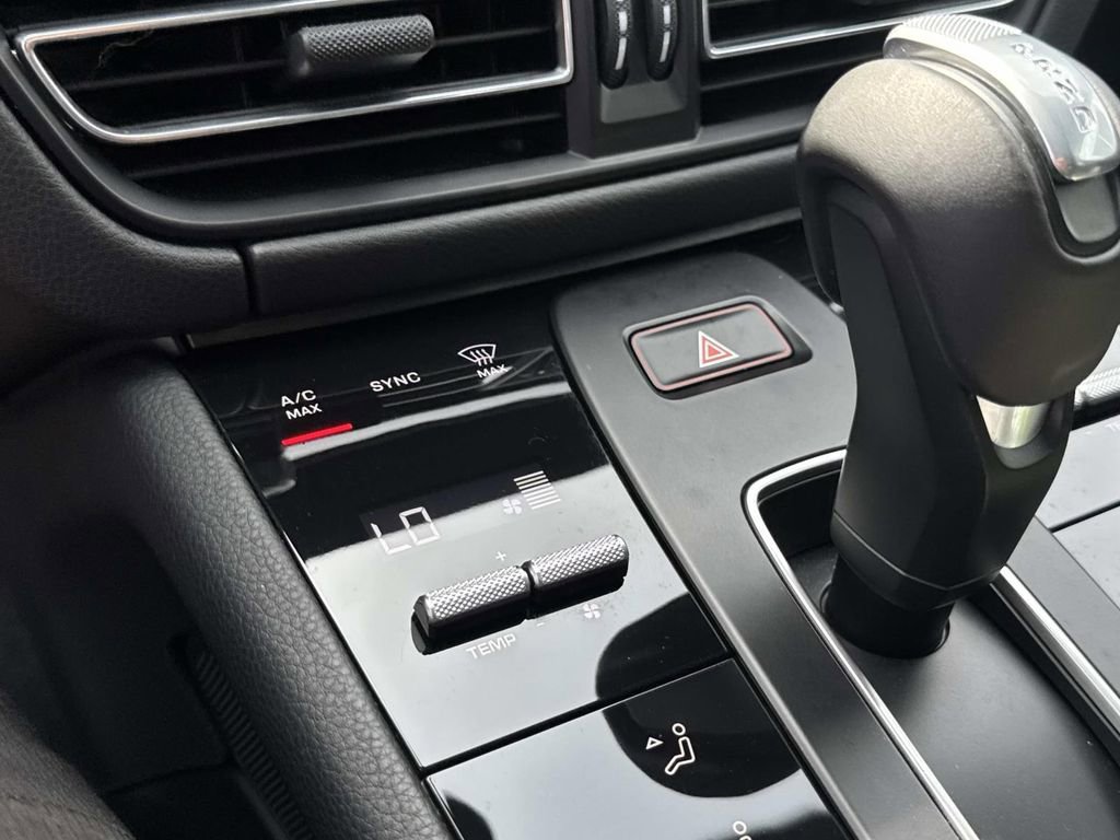 Used 2024 Porsche Macan image 27