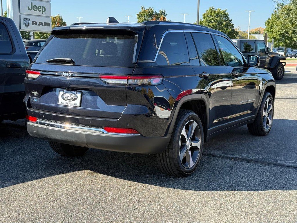 Used 2023 Jeep Grand Cherokee 4WD 4xe image 3