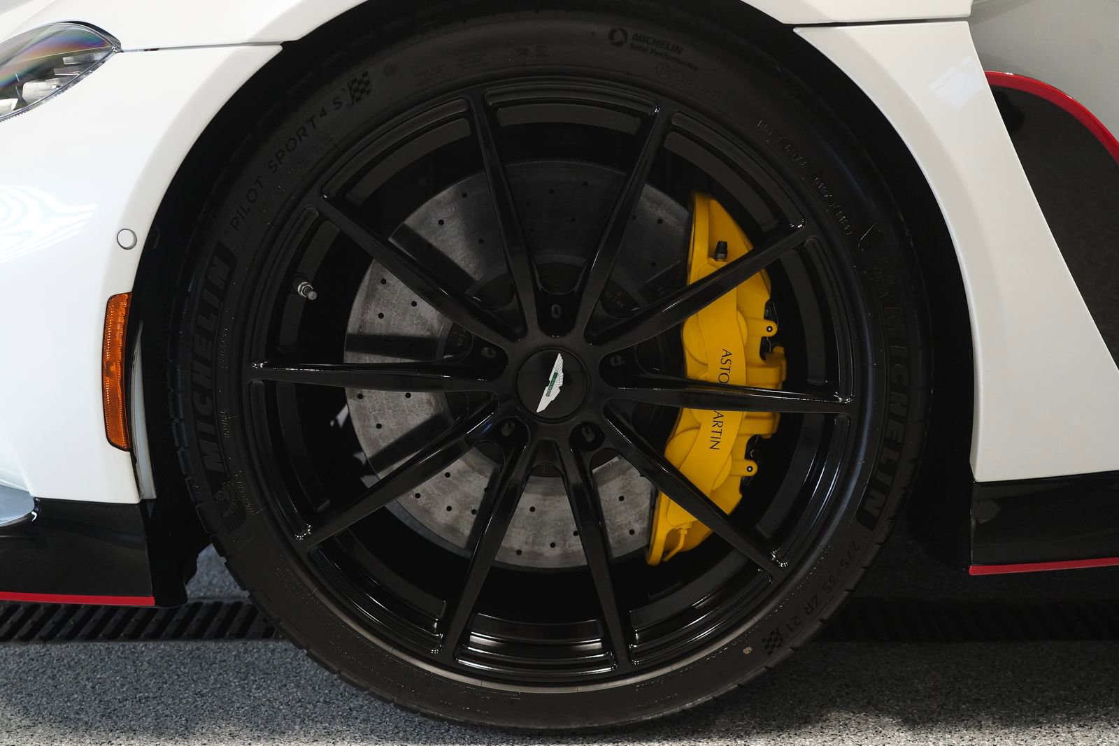 Used 2023 Aston Martin V12 Vantage RWD image 8